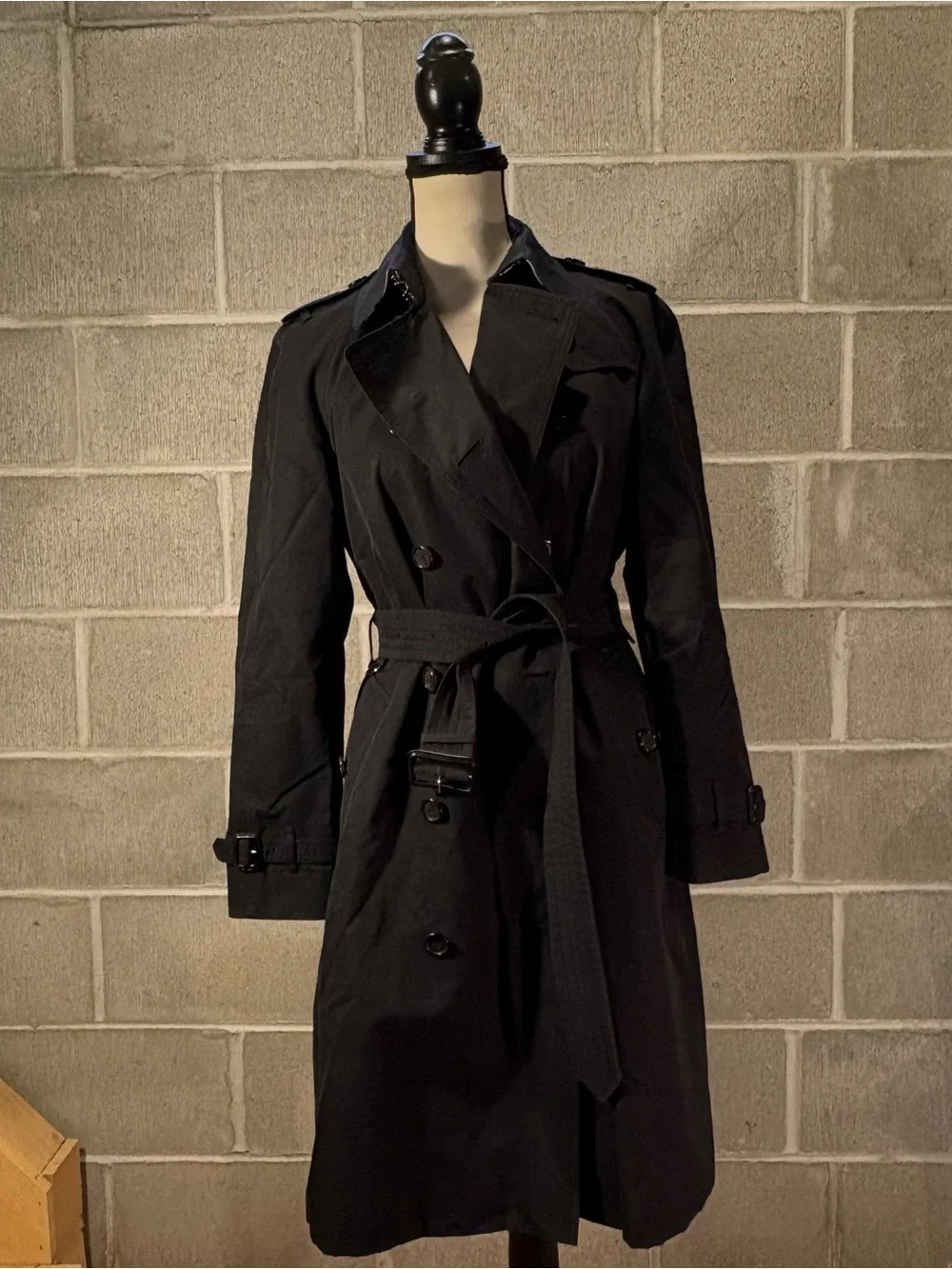 Burberry Westminster trench coat. - Picture 3 of 16